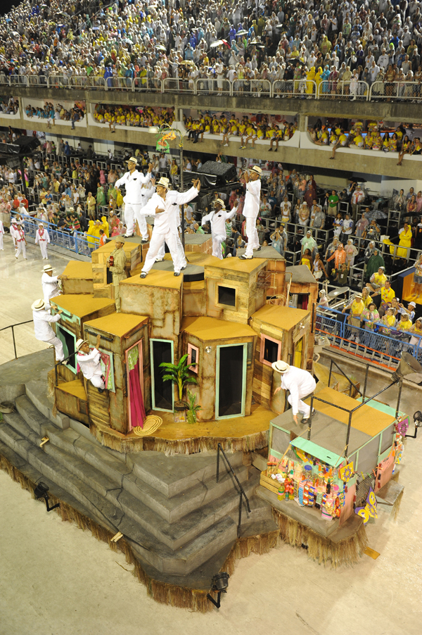 mangueira-float-2011-rio-carnival